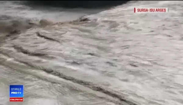 Grave inundații în mai multe județe. Meteorologii avertizează că urmează noi vijelii