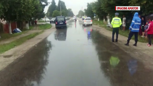 O fetiţă de 6 ani a murit după ce a fost izbită în plin de o maşină