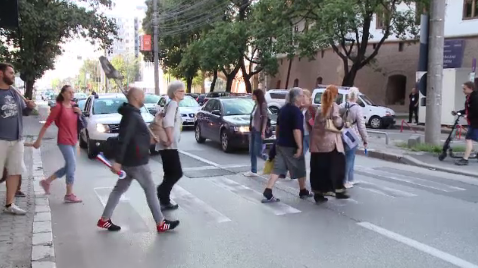 Proteste în Timișoara și București, duminică seară. Manifestanții au recurs din nou la operațiunea zebra