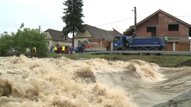 România, lovită din nou de inundații: "Murim, mami, murim"