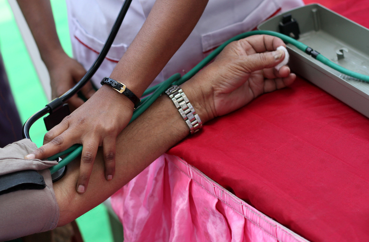 Un paznic s-a prezentat la spital, după ce a fost bătut. Ce i-au descoperit medicii în corp