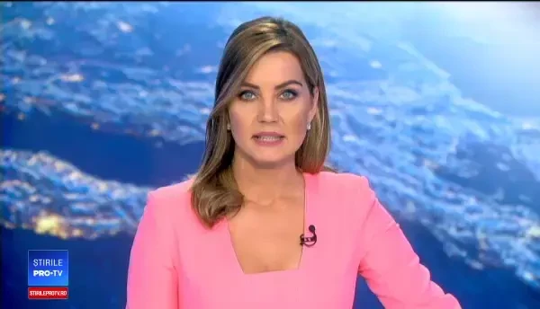 Vulpe, filmată în timp ce se plimbă prin cetatea Alba Carolina