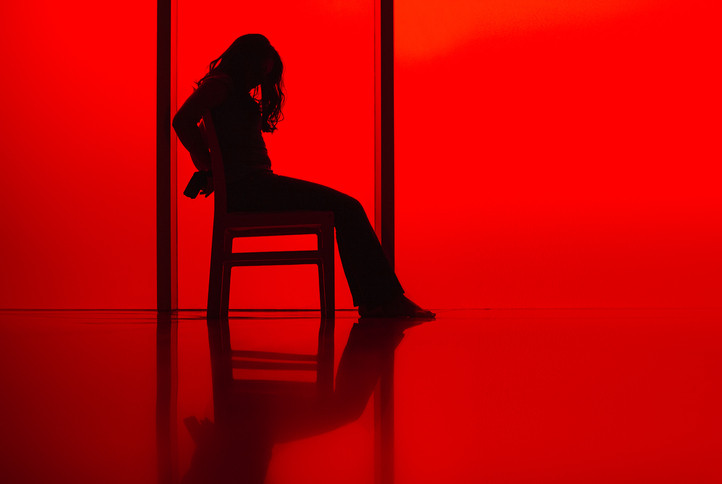 O mamă şi-a torturat fiica timp de 3 zile. Instrumentele găsite de poliţişti