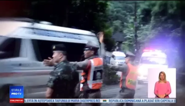 A 3-a operațiune de salvare, în derulare: 4 copii și antrenorul au mai rămas în peșteră