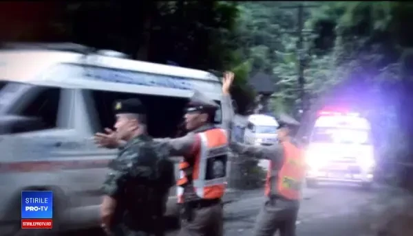 Al 11-lea copil blocat în peștera din Thailanda, salvat. În subteran au mai rămas un băiat și antrenorul