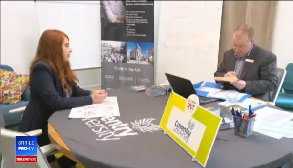 Tinerii români, acceptați de universitățile din UK după interviuri de 15 minute