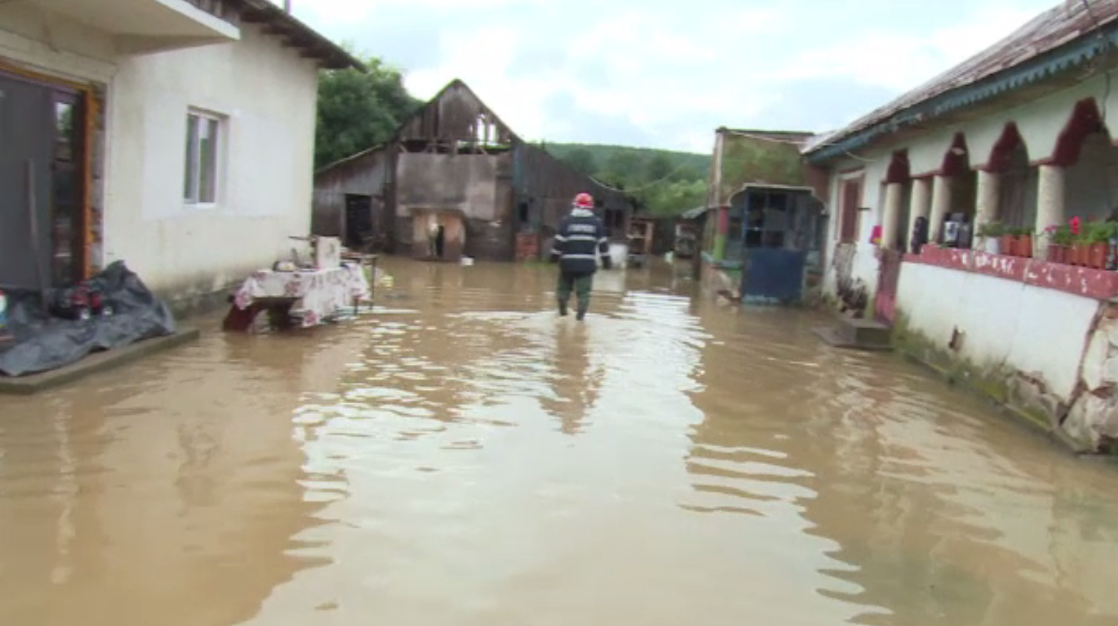 Cod galben de inundaţii în cinci județe. LISTA zonelor afectate