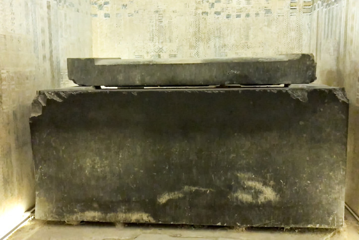 Misteriosul sarcofag negru a fost deschis. Ce s-a descoperit în interior. FOTO