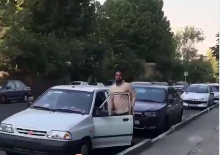 Motivul pentru care un bărbat a amenințat o femeie că îi va turna benzină pe gât