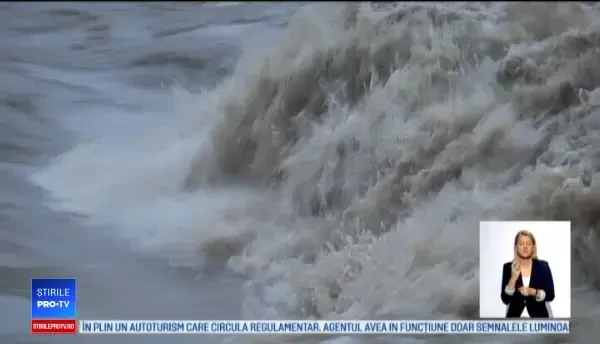 Inundațiile au alungat din case mii de români. Veneau numai valuri. M-am îngrozit