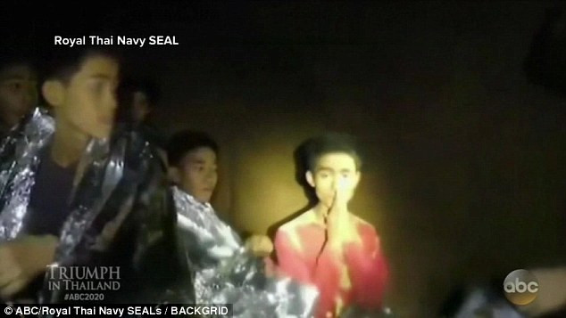 Povestea micului erou din peşteră. Băiatul a fost singurul capabil să vorbească în engleză cu salvatorii