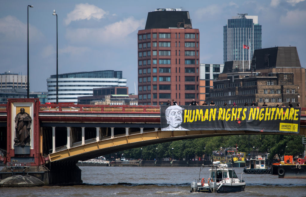 Numărul românilor şi bulgarilor care muncesc în Marea Britanie a ajuns la un nivel record