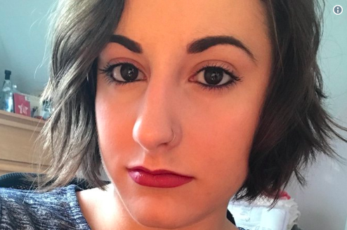 Profesoară concediată după ce i-a trimis poze nud unui elev de 17 ani