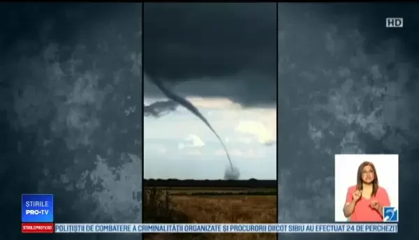 Locuitorii unei localități din Prahova se cinstesc cu berea răcită de inundații: ”Nimeni nu face nimic”