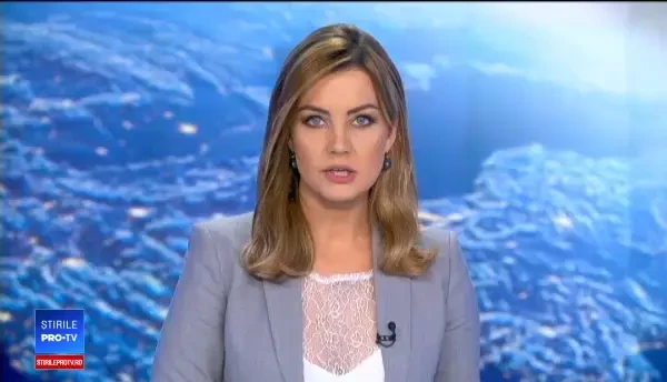 Tone de rapiță împrăștiate pe șosea din cauza unui șofer neatent. Manevra făcută