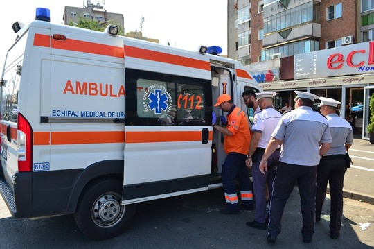 Poliţist din Arad, călcat cu mașina peste picioare. De ce era furios şoferul pe el