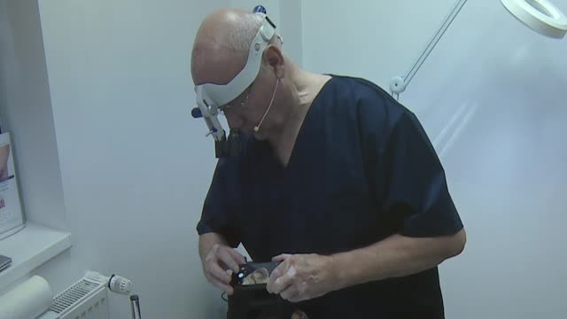 În pericol din cauza unei unghii încarnate. De ce nu a putut fi operat decât de un medic străin