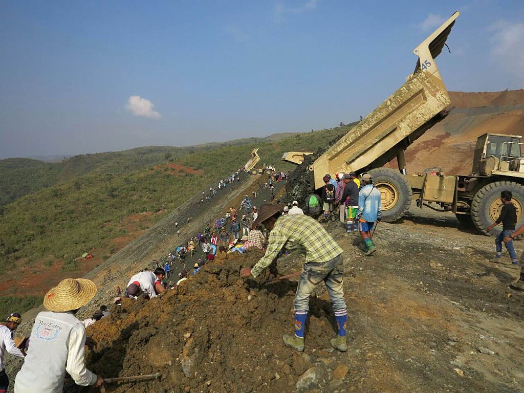 Alunecare de pământ la o mină de jad. Sunt cel puțin 15 morți și 45 de răniți