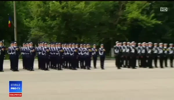 Discursul lui Carmen Dan, întrerupt cu aplauze de absolvenții Academiei de Poliție