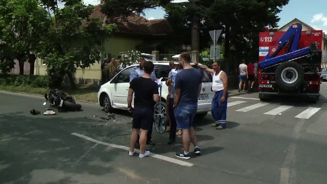Motociclist timișorean, izbit de un şofer neatent. Starea victimei