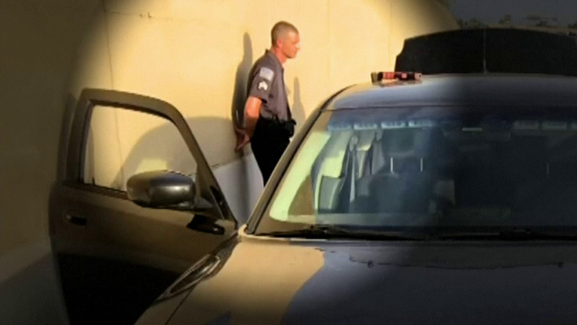 Un poliţist fals a tras o maşină pe dreapta. Cine a coborât din autoturism