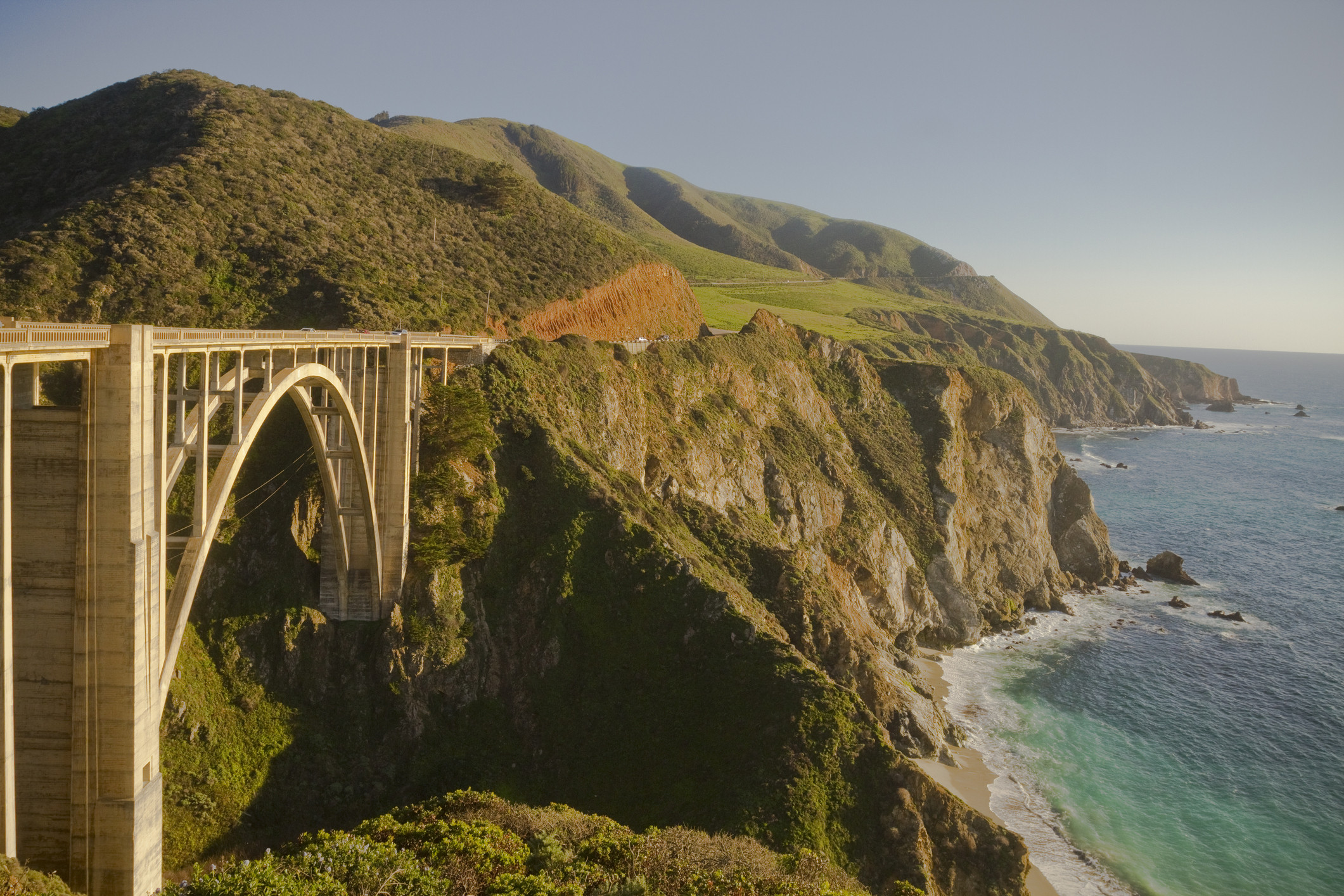 Cum a supraviețuit o femeie, timp de 7 zile, după ce s-a prăbușit de la 60m