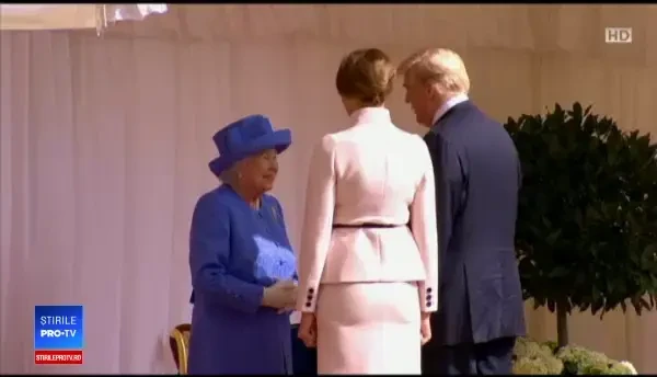 Nouă gafă a lui Trump. Ce a dezvăluit din discuţia cu regina Marii Britanii