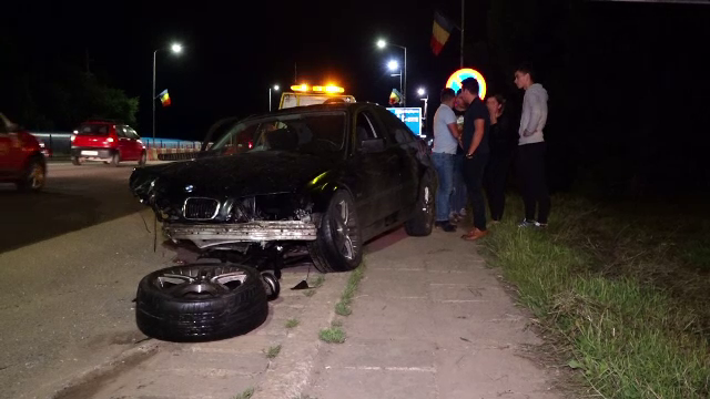 Două mașini s-au izbit frontal, la Cluj. Două persoane, în stare gravă