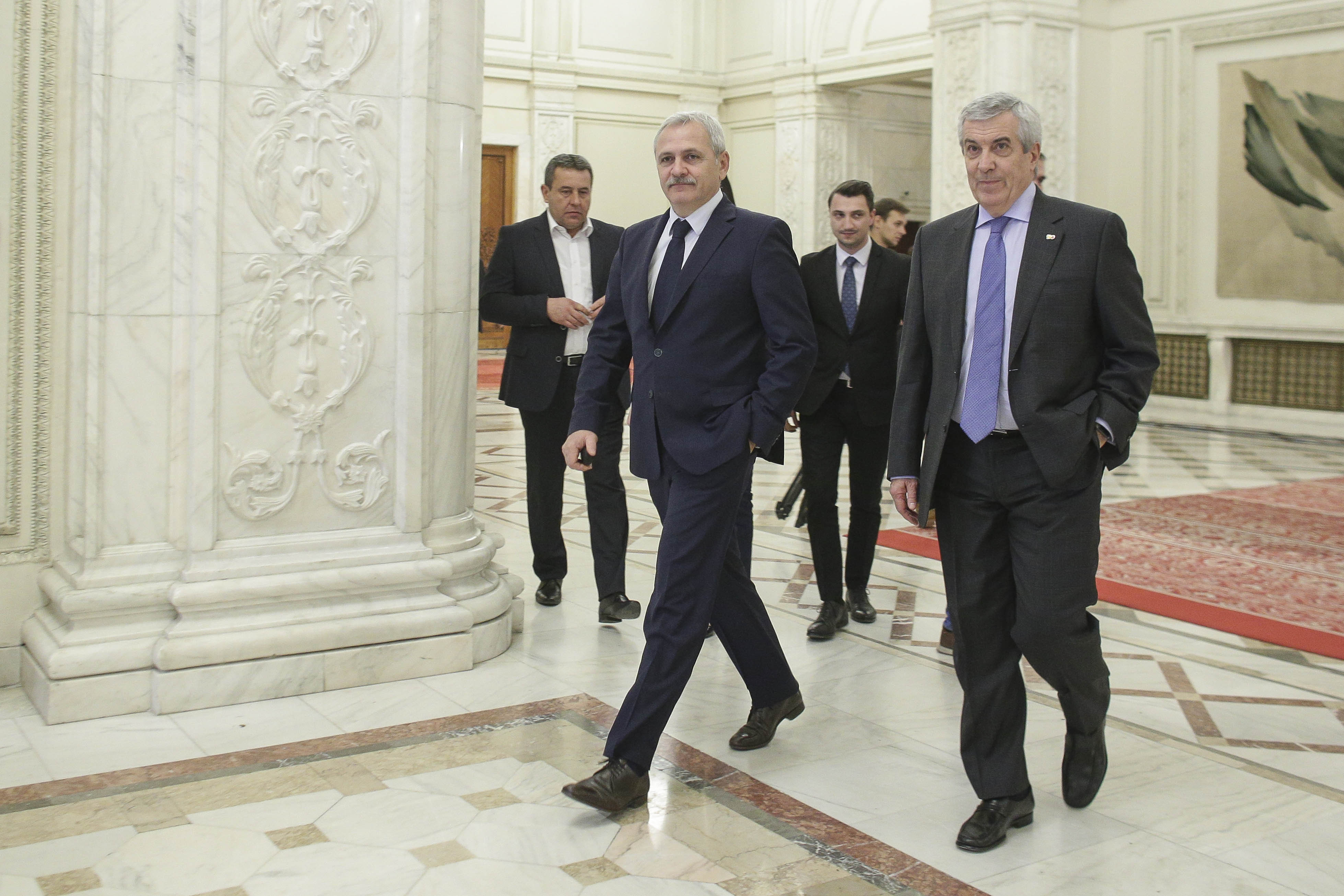 Tăriceanu a discutat cu Dragnea la Parlament. Câțiva miniștri s-au dus la Guvern