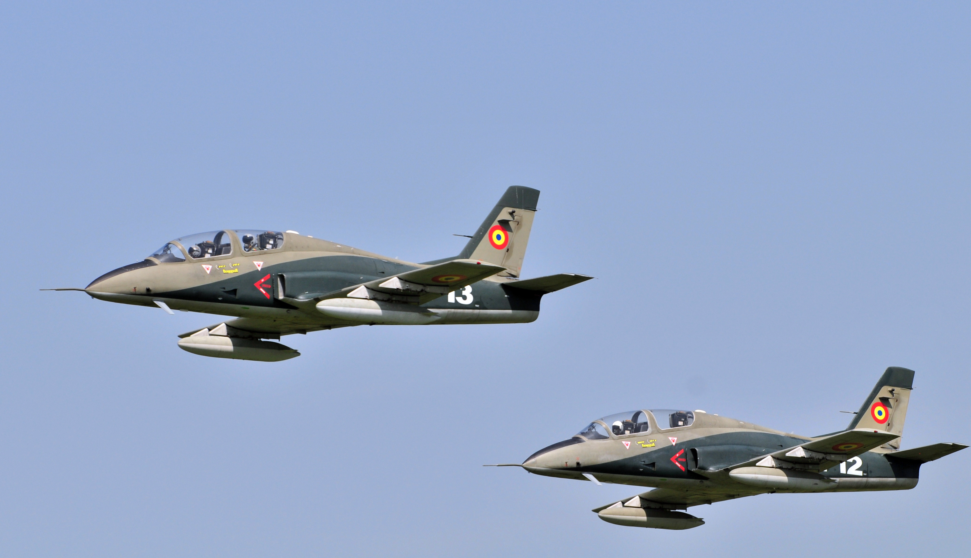 ANIMAȚIE GRAFICĂ. Starea piloților care s-au prăbușit cu avionul IAR 99 în Bacău. Ce spun martorii