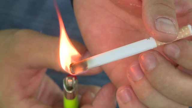 Țigări de jucărie vândute copiilor.”Cine a adus aceste mizerii în România ar trebui să răspundă”