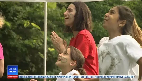 Copiii bolnavi de cancer uită de suferințe, pentru o săptămână, la MagiCAMP: „Totul e optimist”