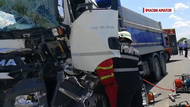 Accident cu două TIR-uri, în Olt. Unul dintre șoferi a rămas încarcerat