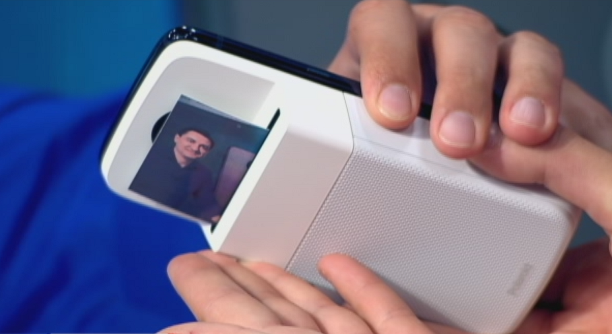 iLikeIT. Telefonul cu imprimantă de fotografii în husă