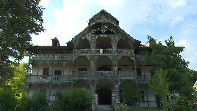 Vestită în trecut pentru cel mai curat aer din Europa, stațiunea Băile Govora a ajuns o ruină