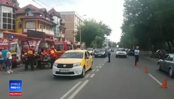 Un microbuz cu pasageri, implicat într-un accident în Capitală. 7 victime transportate la spital