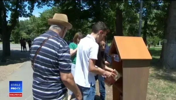 Căsuțe cu cărți donate în parcurile din Galați. Copiii au fost încântați de idee