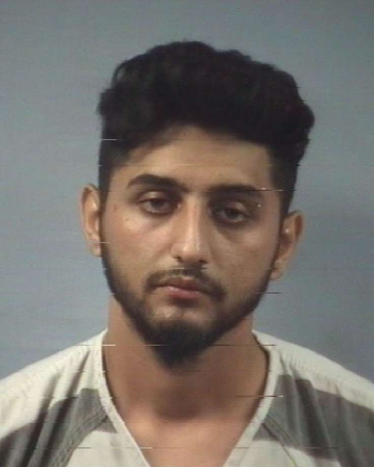 Doi români, de 11 și 18 ani, prinși în SUA folosind carduri false