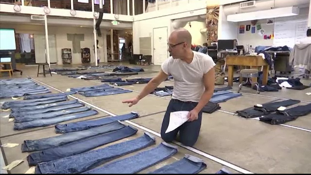 Tehnologia care revoluționează modul în care sunt produși blugii