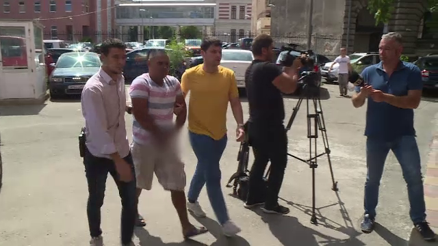 Frații suspectați că au ucis trei persoane, lăsați liberi de judecători