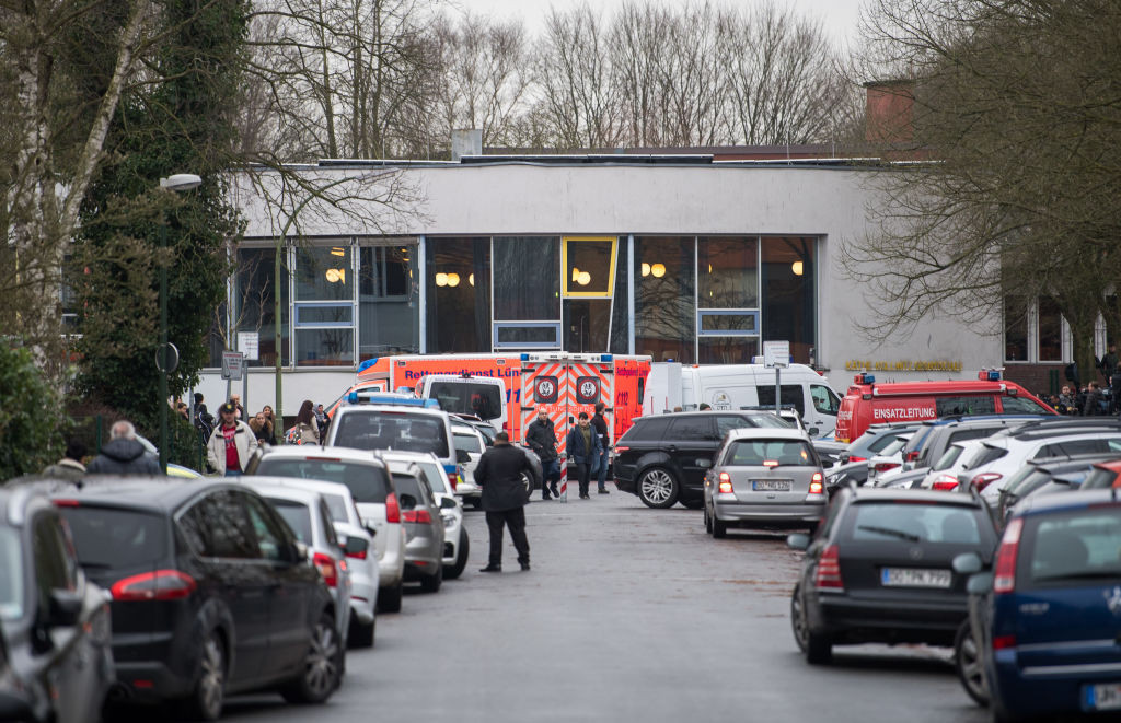 Ambulanță care transporta o gravidă în travaliu, implicată într-un accident