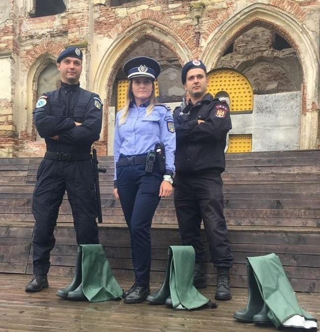 A început ploaia la Electric Castle. Mesajul MAI: ”Dacă răciți, aveți grijă ce „pastile” luați!”