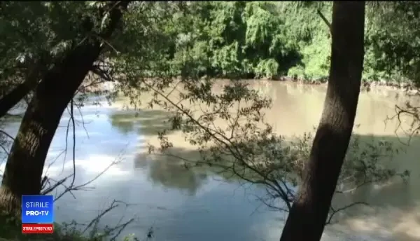 Își caută de 2 săptămâni fiul disparut în Prut