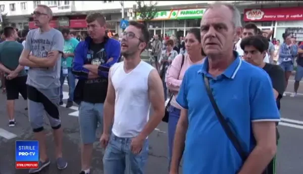 Oamenii din Bacău au ieşit în stradă: de cinci zile nu au apă potabilă. Explicaţia autorităţilor