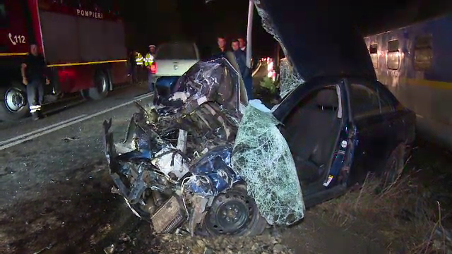 O mașină a ajuns în fața trenului, după ce s-a ciocnit cu o alta, la Bistrița Năsăud