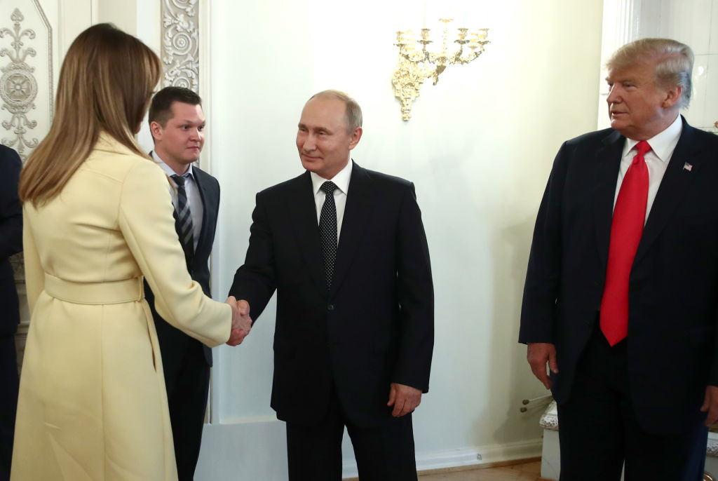 Momentul în care Melania Trump a dat mâna cu Putin. Ce s-a observat în imagini. VIDEO