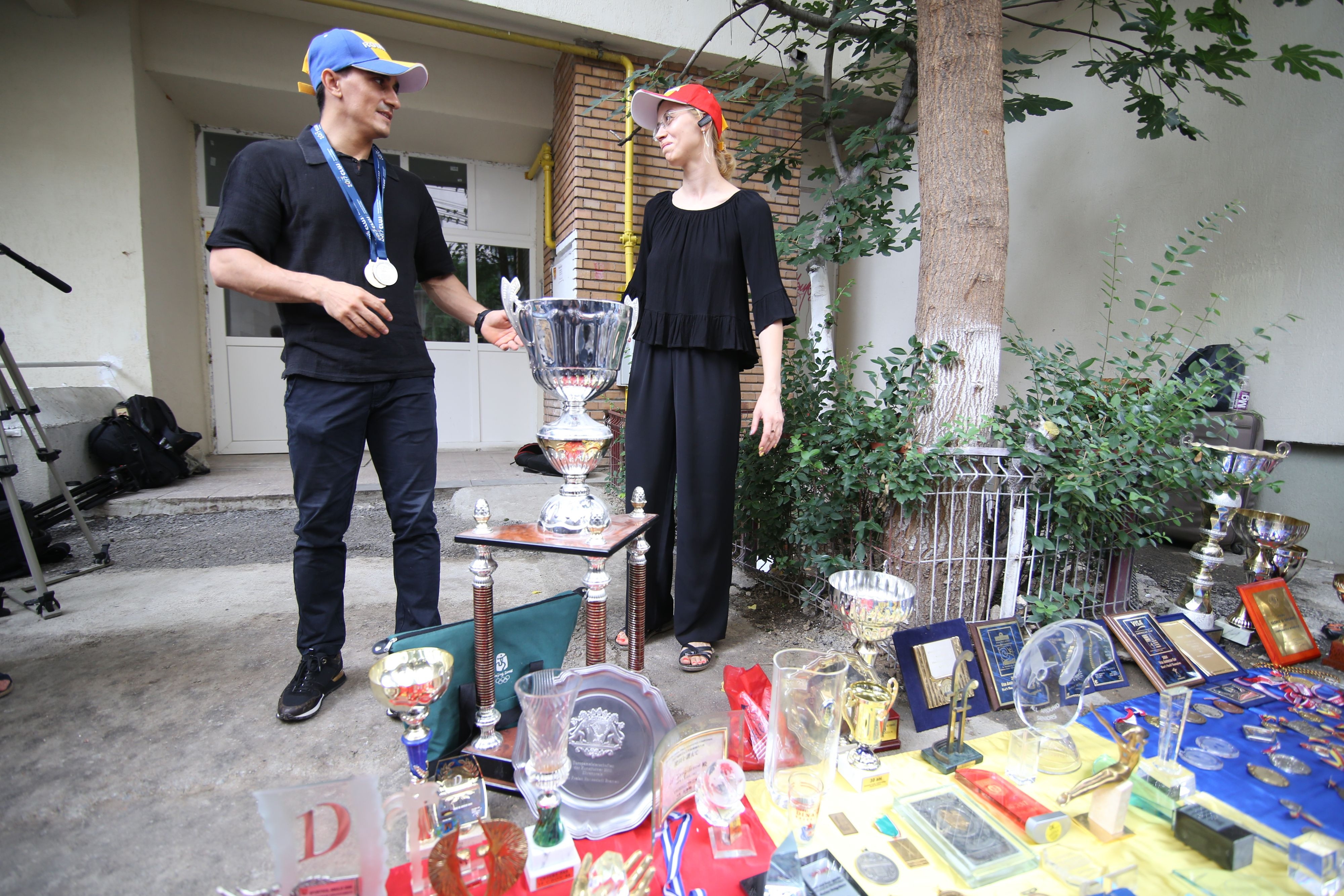 Marian Drăgulescu şi-a scos medaliile pe trotuar. De ce protestează sportivul