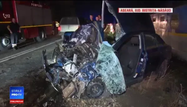 O mașină a ajuns în fața trenului, după ce s-a ciocnit cu o alta, la Bistrița Năsăud