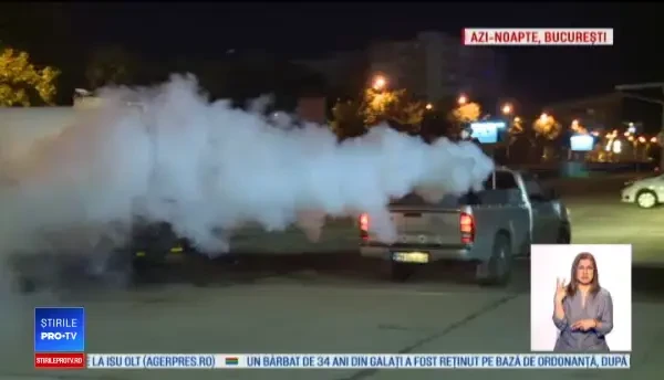 Muncitorii din Capitală au împrăștiat soluție împotriva tânțarilor în marile parcuri