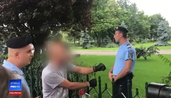 Protest la Palatul Victoria, cu catușe și benzina, la ședința de Guvern